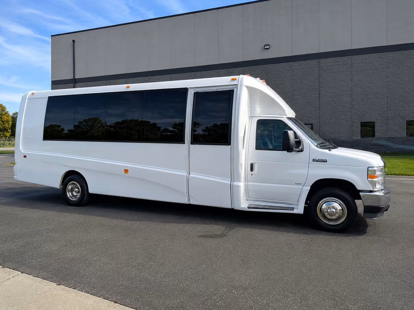 longmont 18 passenger minibus rental